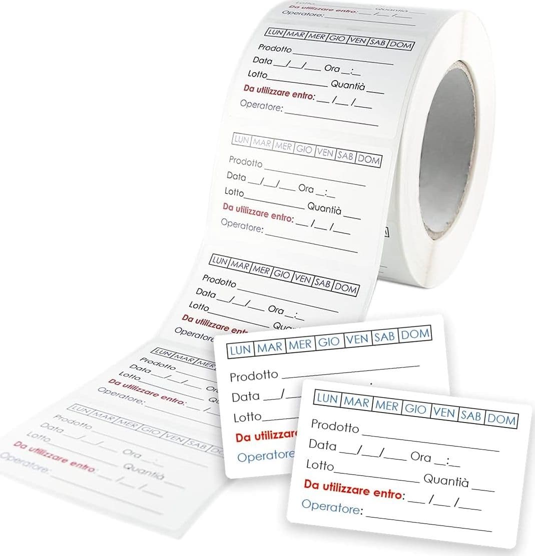 Etichette per tracciabilità alimentare su contenitori in una cucina professionale